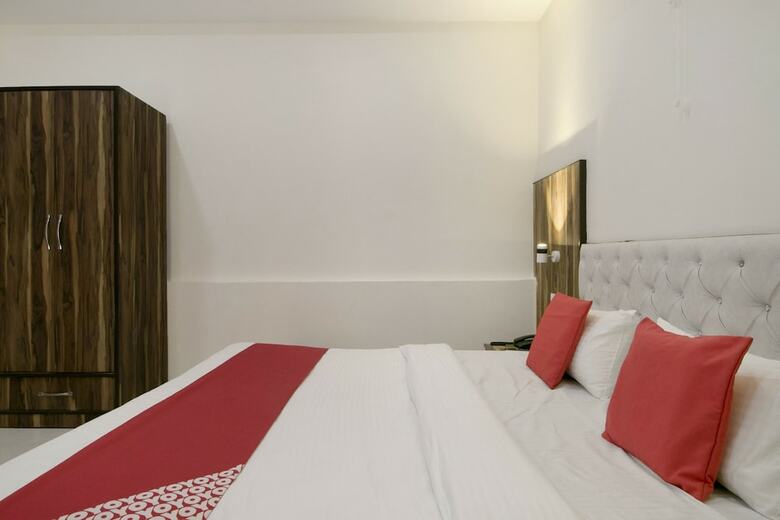 Hotel Oyo 37441 Crown Resorts