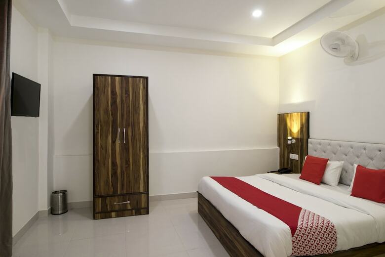 Hotel Oyo 37441 Crown Resorts