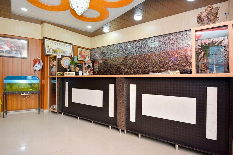 Hotel Oyo 39889 Palace Plaza