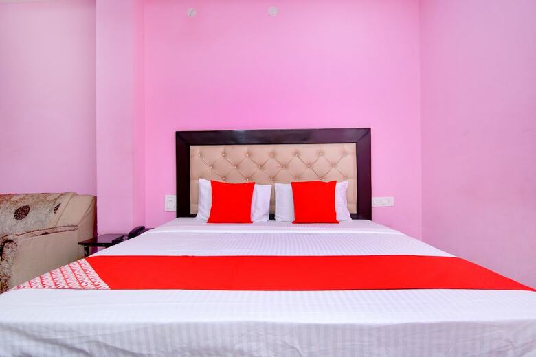 Hotel Oyo 39889 Palace Plaza