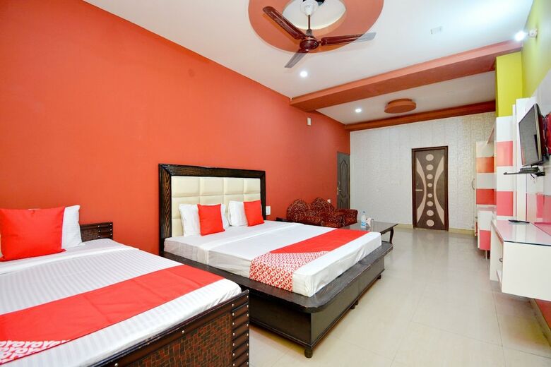 Hotel Oyo 39889 Palace Plaza