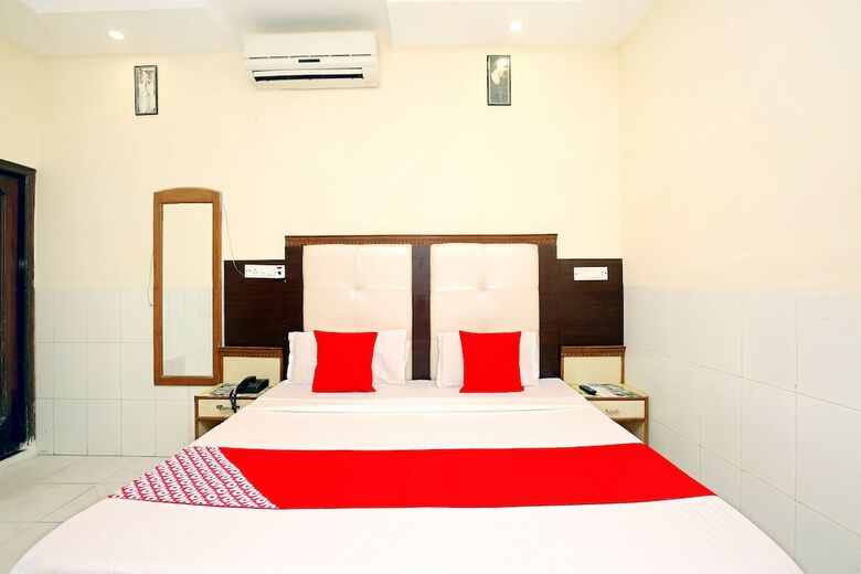 Hotel Oyo 2530 Surya Palace