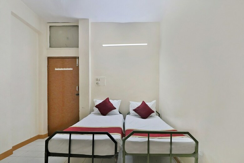 Hotel Spot On 45289 Shanthiniketan Homes