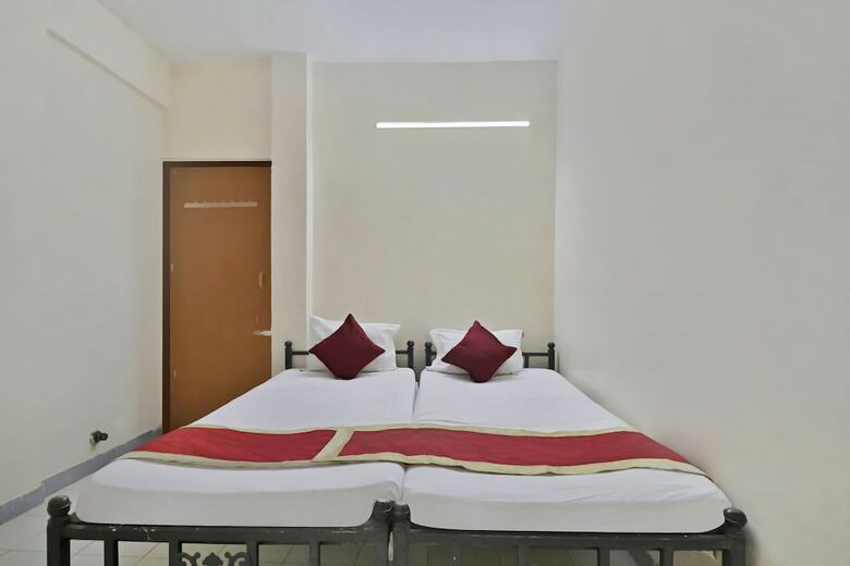 Hotel Spot On 45289 Shanthiniketan Homes