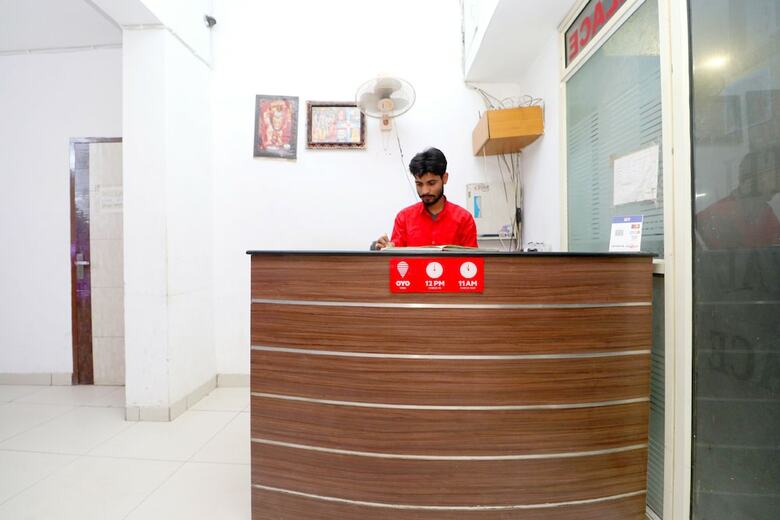 Oyo 37663 Hotel Royal Palace