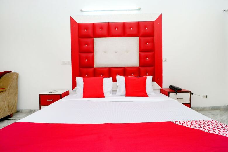 Oyo 37663 Hotel Royal Palace
