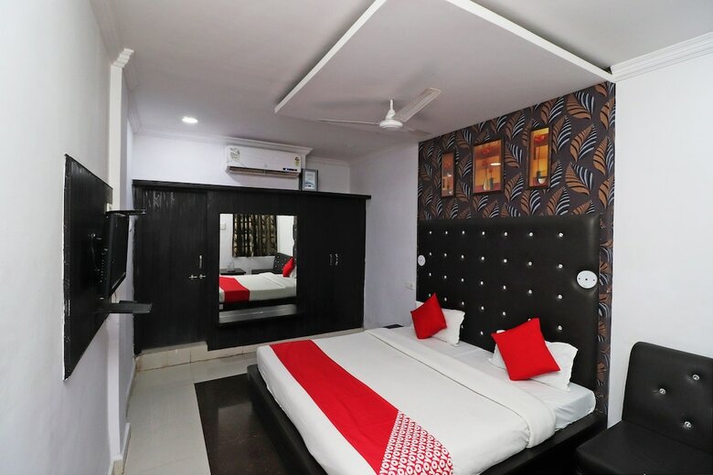 Oyo 43850 Hotel Mn Galaxy