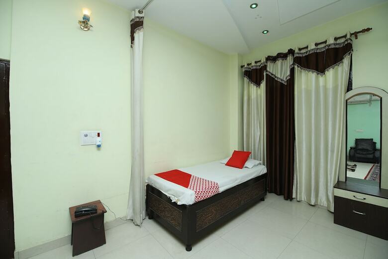 Oyo 40458 Hotel Deep Palace