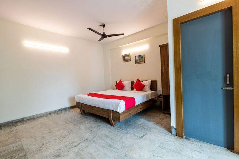 Oyo 28360 Hotel Rajdeep
