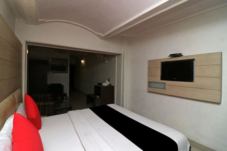 Capital O 1382 Mohan Hotel