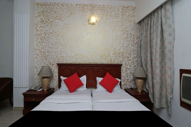 Capital O 1382 Mohan Hotel