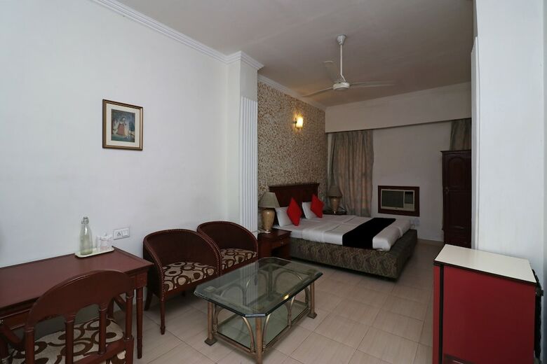 Capital O 1382 Mohan Hotel