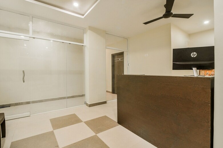 Hotel Oyo 28216 Raajas Grand