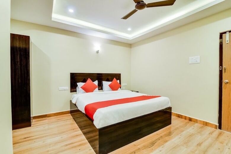 Hotel Oyo 28216 Raajas Grand
