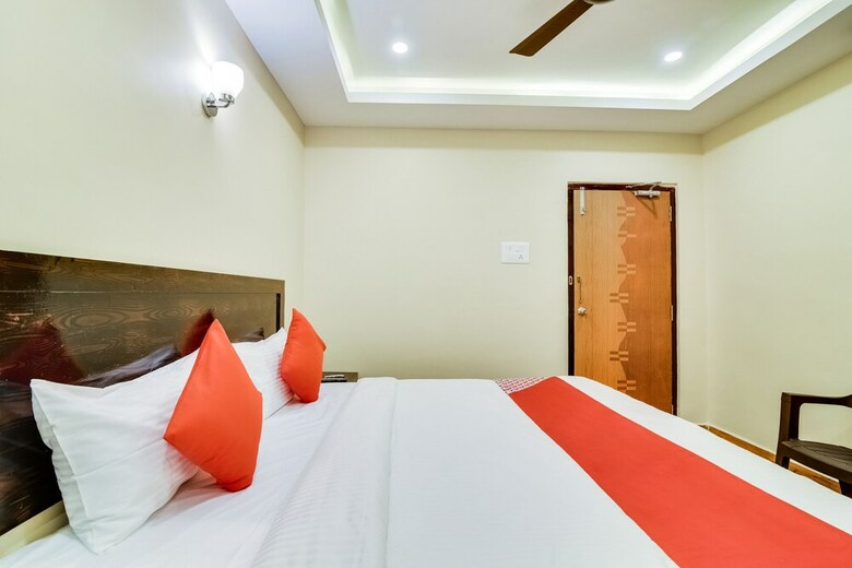 Hotel Oyo 28216 Raajas Grand