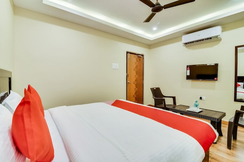 Hotel Oyo 28216 Raajas Grand