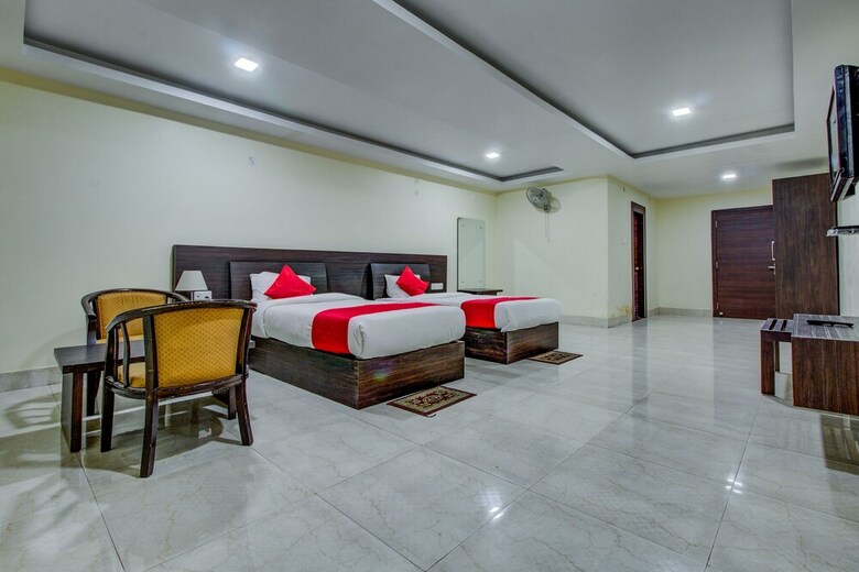 Hotel Oyo 23590 Sumandeep International