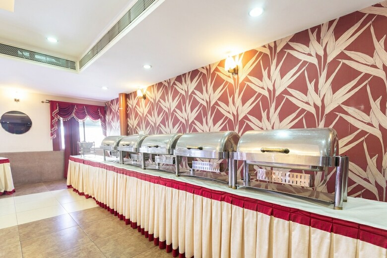 Hotel Capital O 47480 Crystal Castle