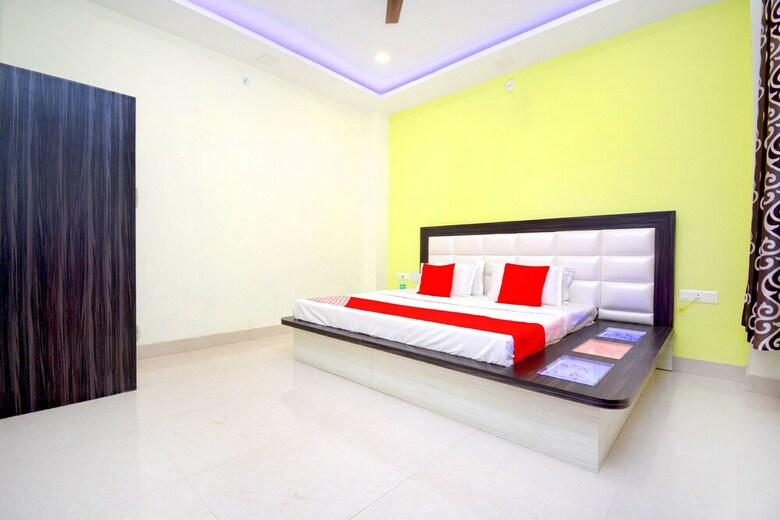Oyo 37809 Hotel Royal Lifestyle