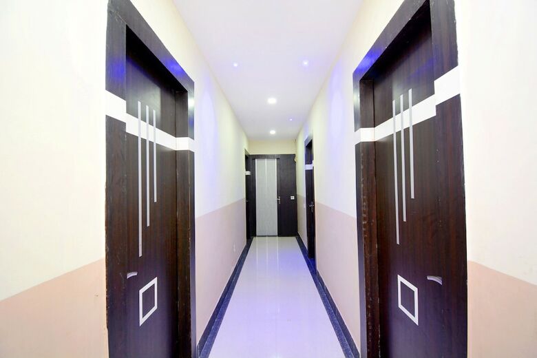 Oyo 37809 Hotel Royal Lifestyle