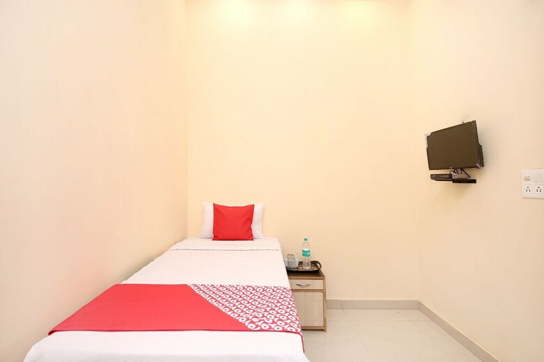 Oyo 37809 Hotel Royal Lifestyle