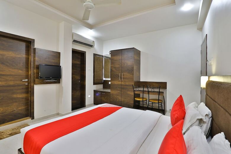 Oyo 3165 Hotel Radhe