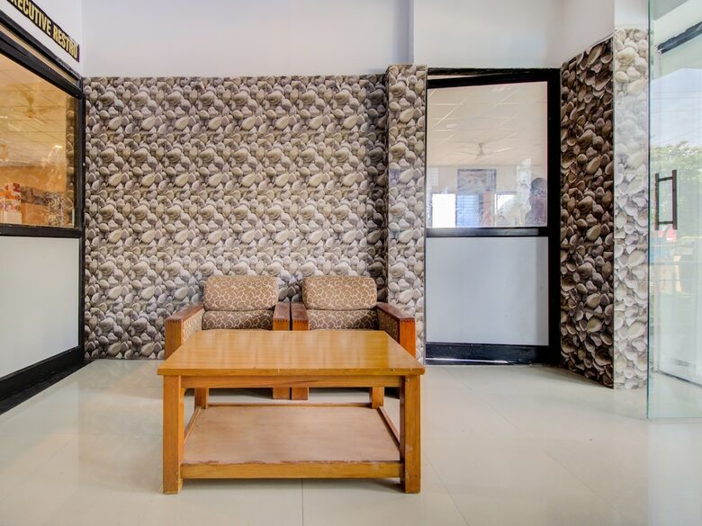 Oyo Flagship 29595 Hotel Akash Executive