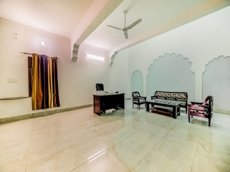 Oyo 30398 Hotel Royal Residency