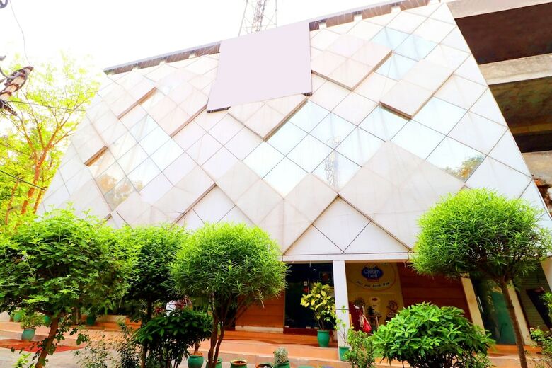 Hotel Oyo 40037 Lazeez