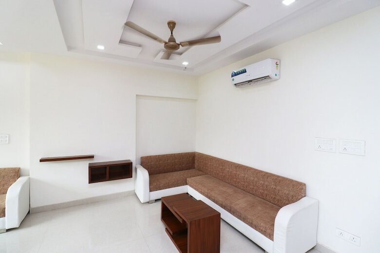 Hotel Oyo 42691 Rhythm Residency