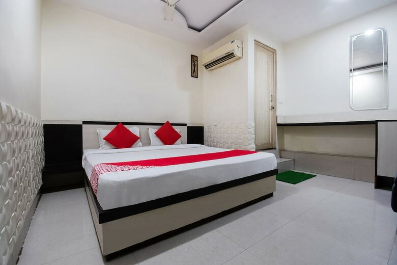Oyo 44287 Hotel Aarav Plaza