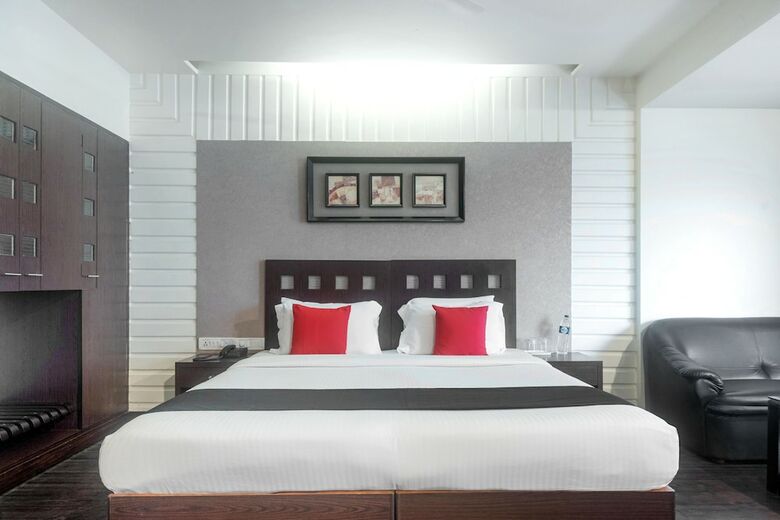 Hotel Capital O 45497 Savoy Suites