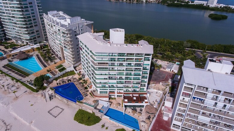 Condominio Girasol Zona Hotelera