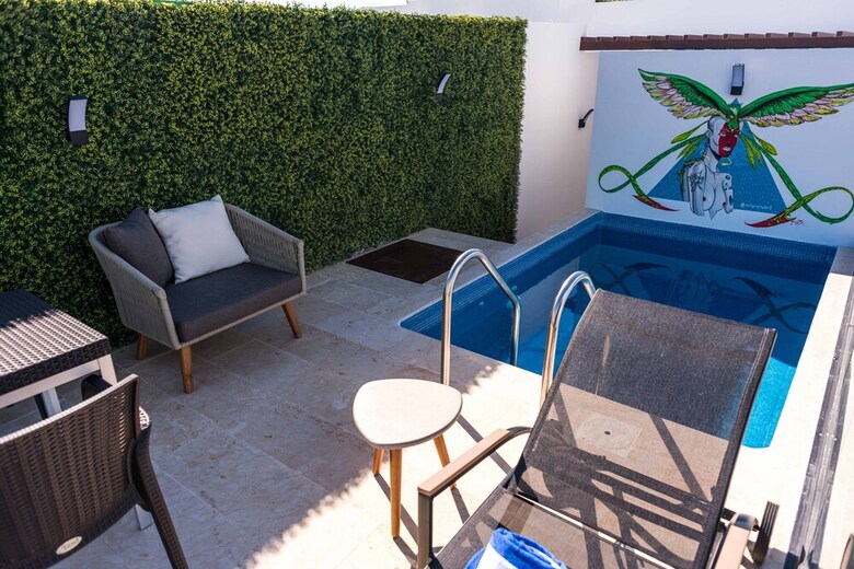 One Paralia Condo Boutique