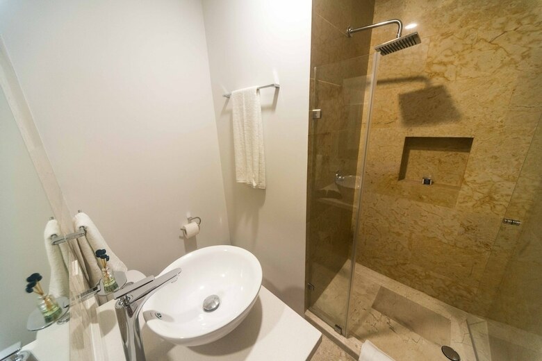 One Paralia Condo Boutique