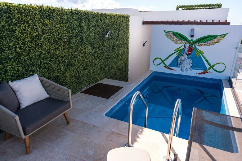 One Paralia Condo Boutique