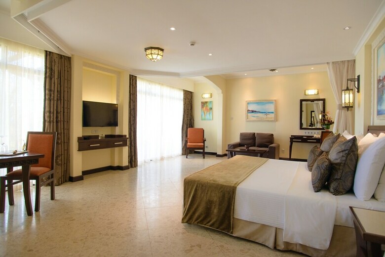 Hotel Sarova Whitesands Beach Resort & Spa