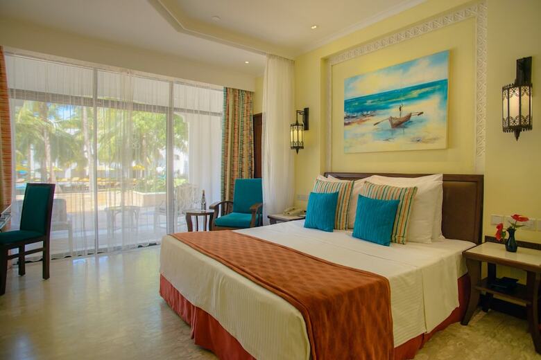 Hotel Sarova Whitesands Beach Resort & Spa