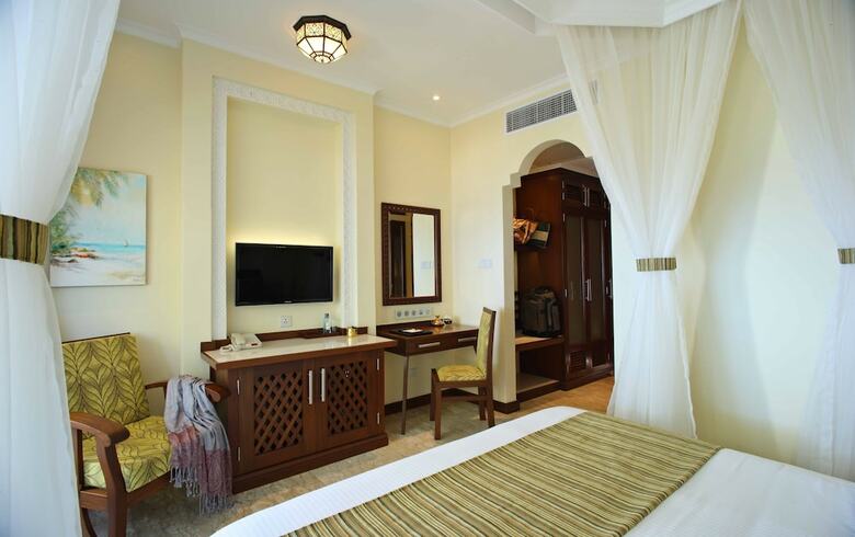 Hotel Sarova Whitesands Beach Resort & Spa