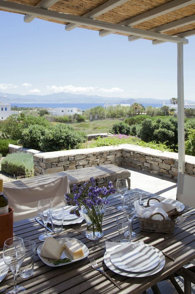 Idyllic Holiday Villa Gardenview Nr Beach