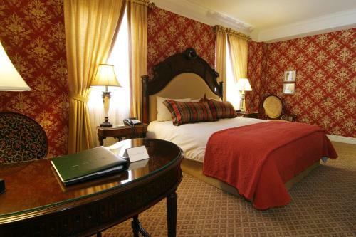 Hotel Charley Creek Inn