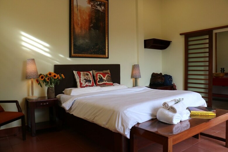 Hotel Ivory Falls Villa