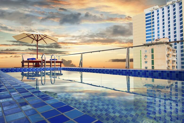 Golden Lotus Central Hotel