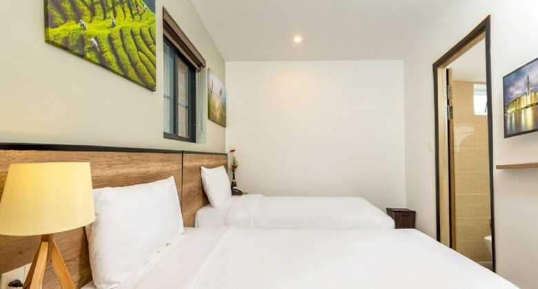 Golden Lotus Central Hotel
