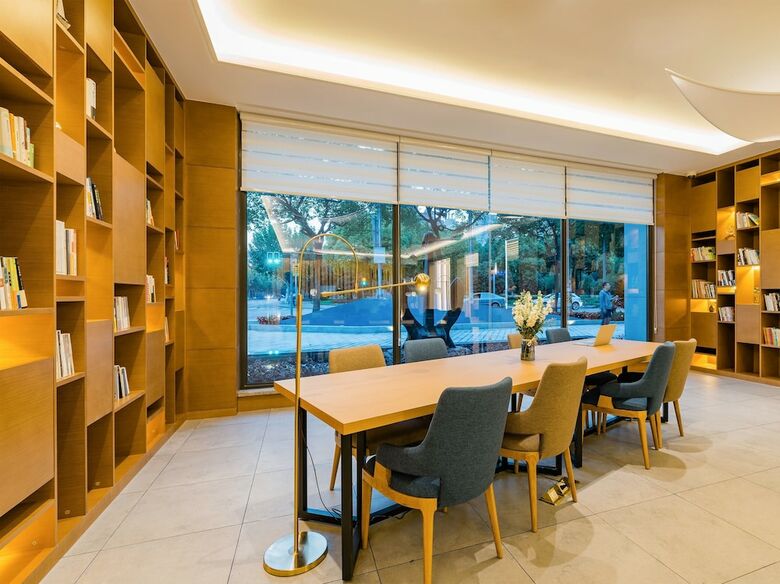 Atour Hotel Central Plaza Shangrao