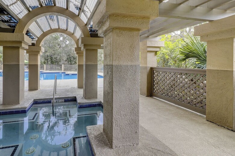 Colonnade Club 196