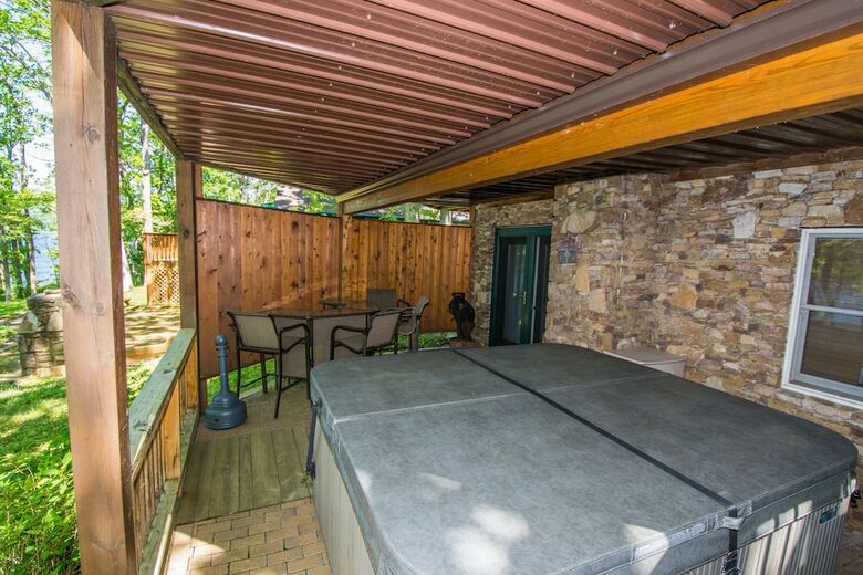 Cabana The Bear's Den