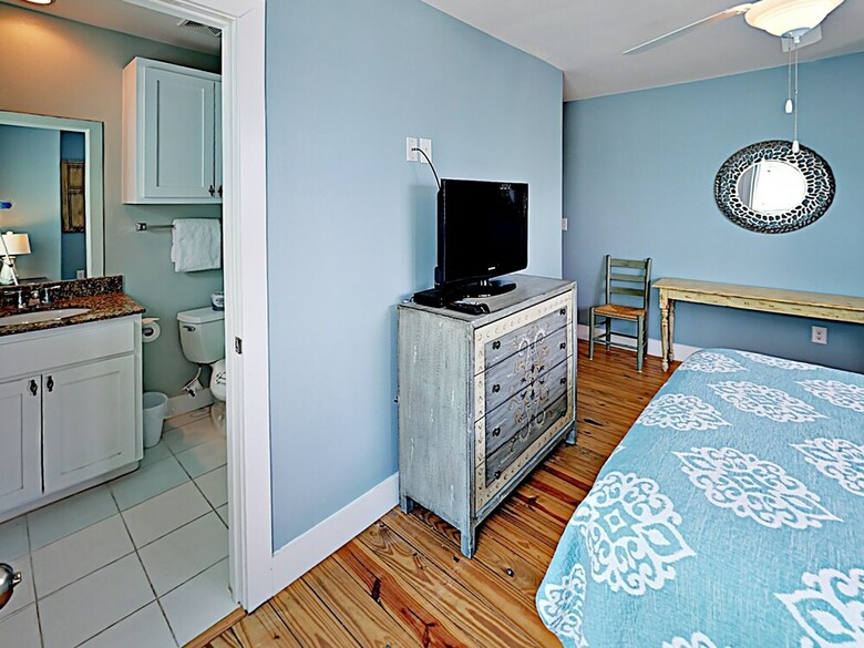 Reel Beachy @ The Commons