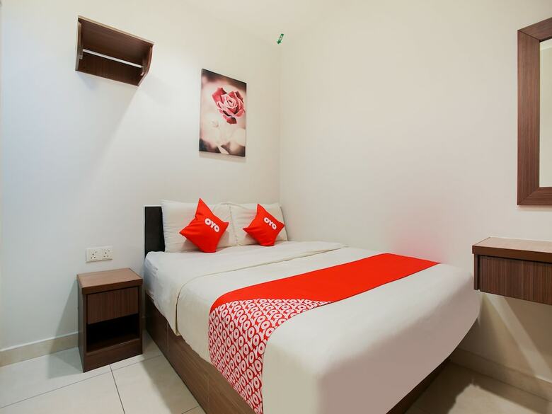 Oyo 89383 Hkf Hotel