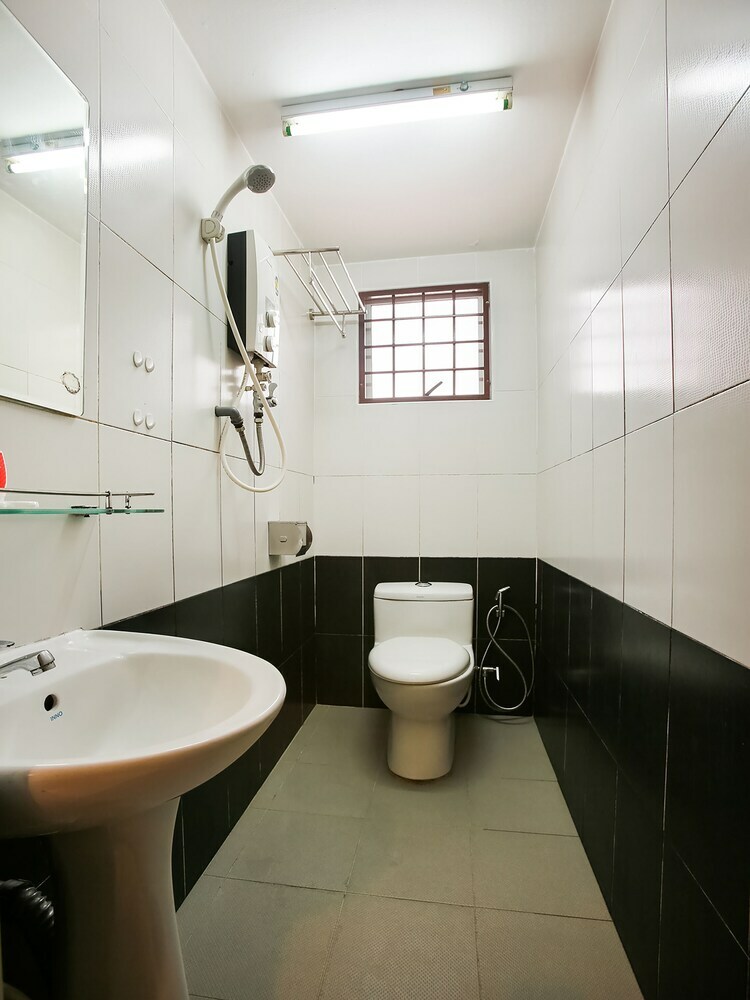Oyo 89383 Hkf Hotel